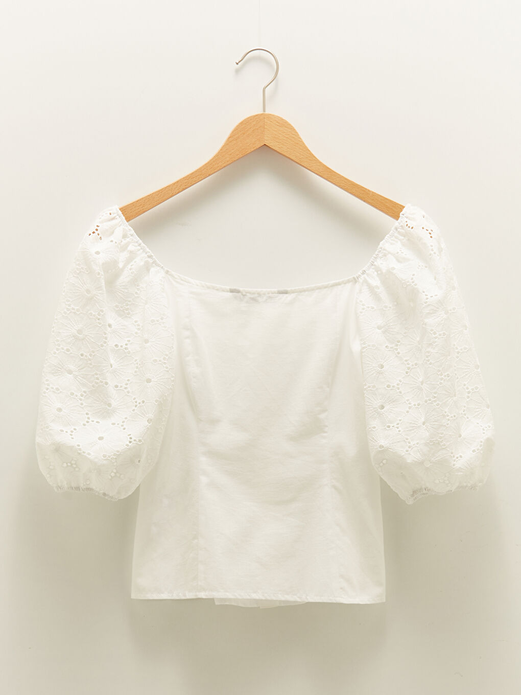 Beyaz Kare Yaka Nakışlı Poplin Kadın Bluz-6