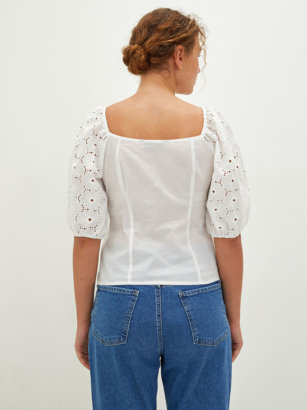 Beyaz Kare Yaka Nakışlı Poplin Kadın Bluz-4