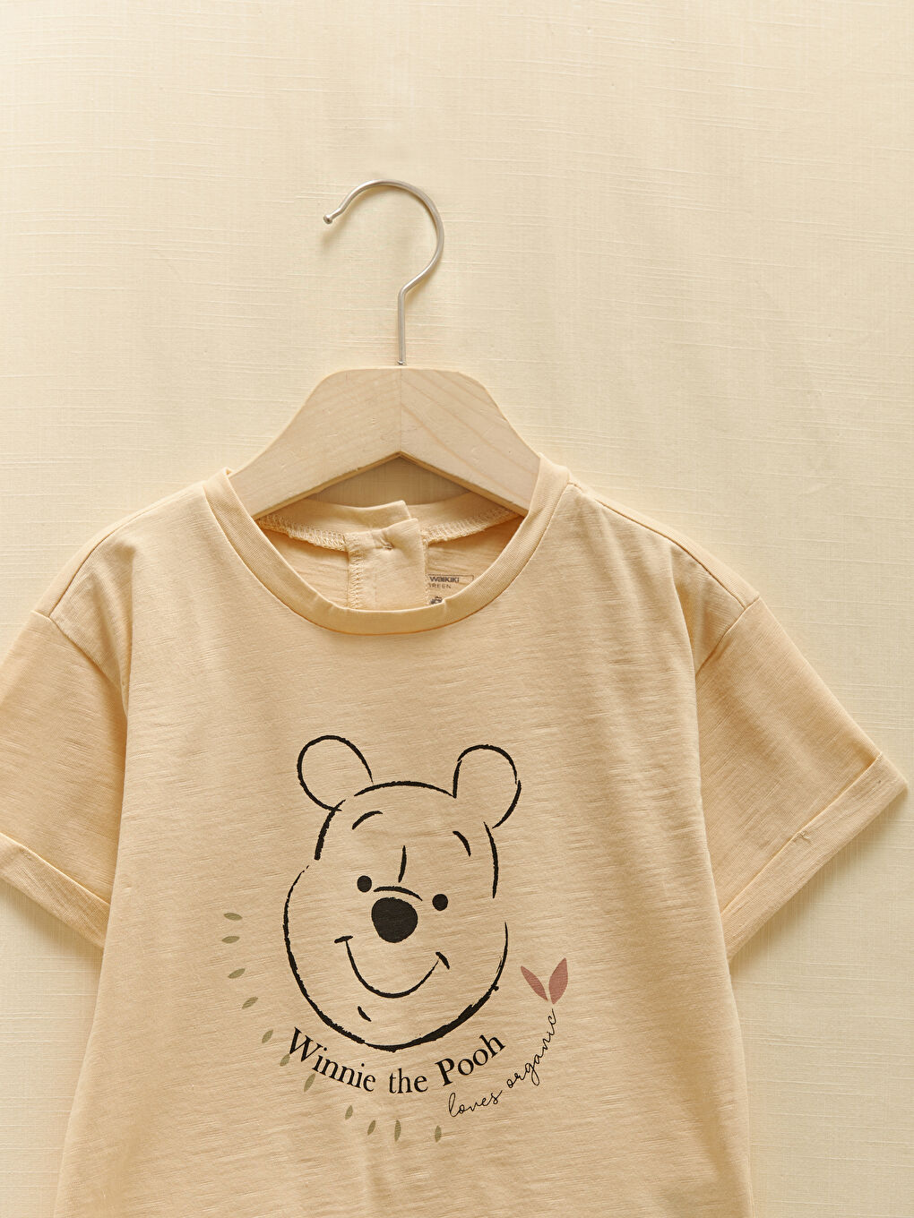 Bej Bisiklet Yaka Kısa Kollu Winnie the Pooh Baskılı Kız Bebek Tişört-1