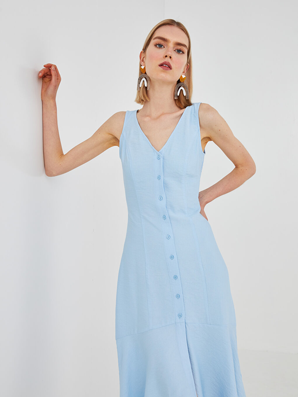 Mavi V Yaka Düz Önden Düğme Kapamalı Kadın Elbise-3