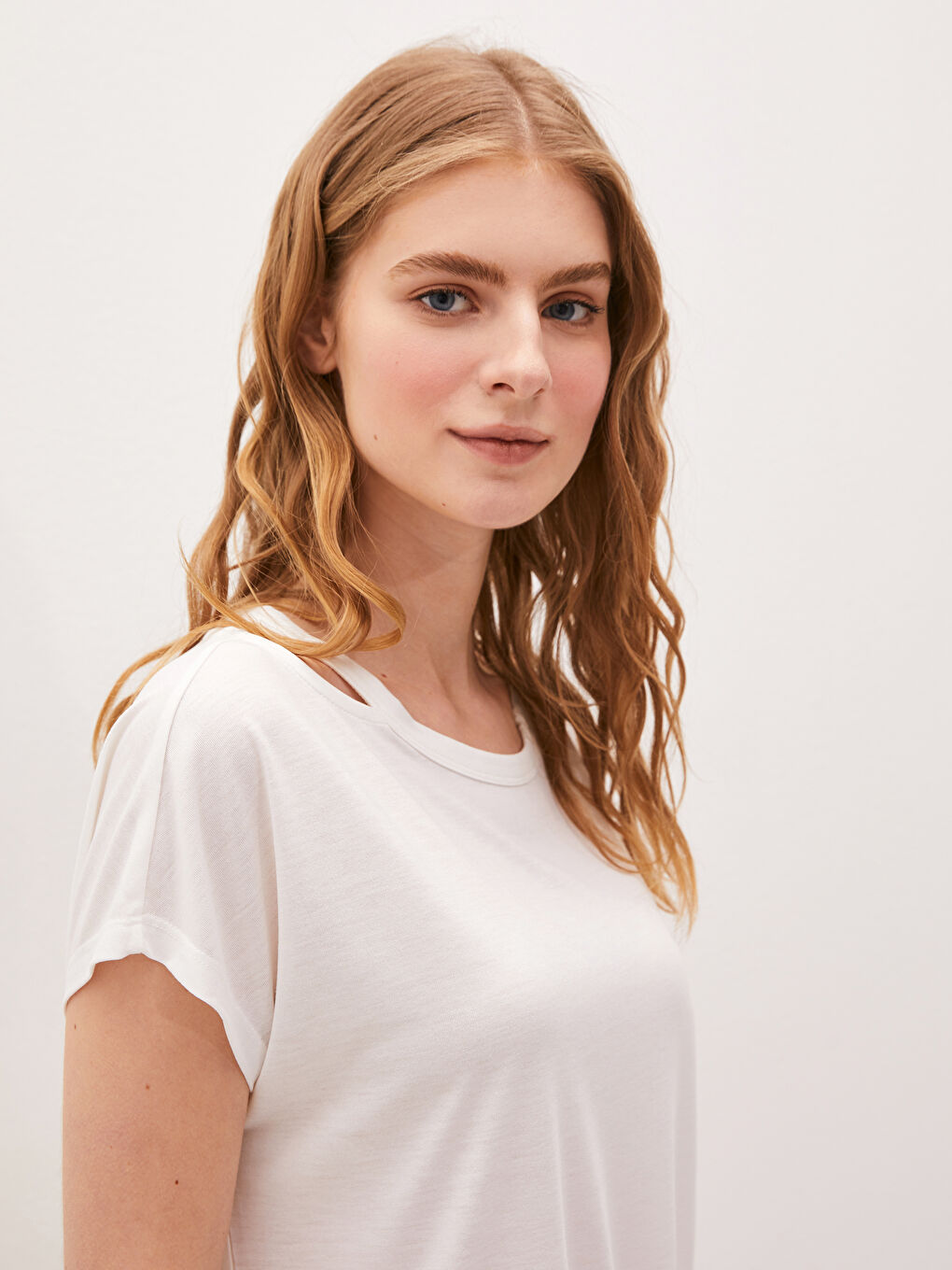 Crew Neck Plain Short Sleeve Women's Sports T-Shirt-3