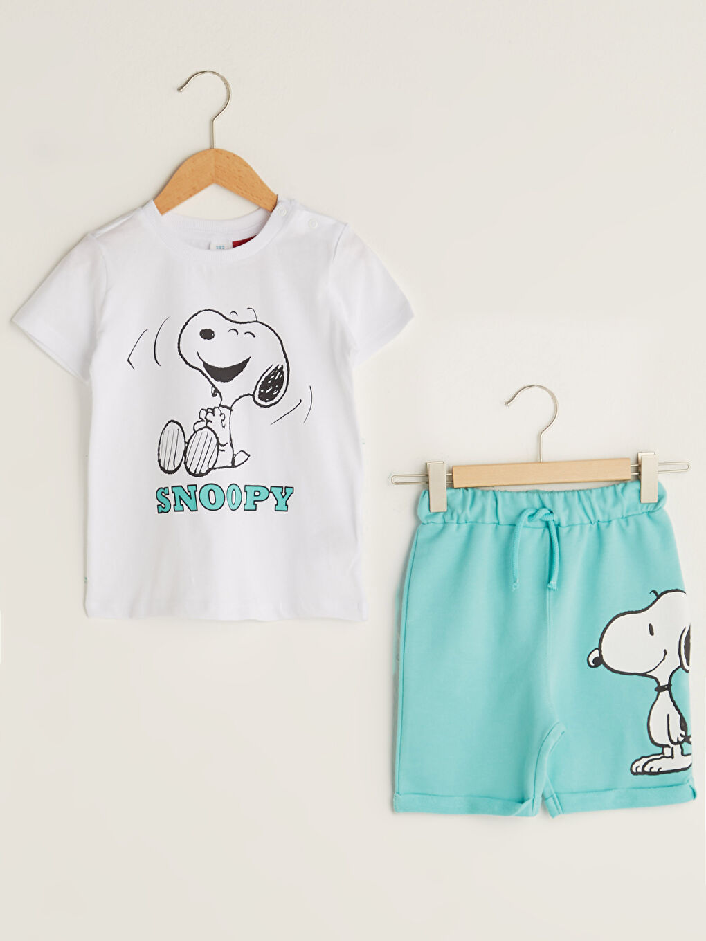 Ensemble T-shirt et Short Bébé Garçon en Coton Imprimé Snoopy à Manches Courtes et Col Rond