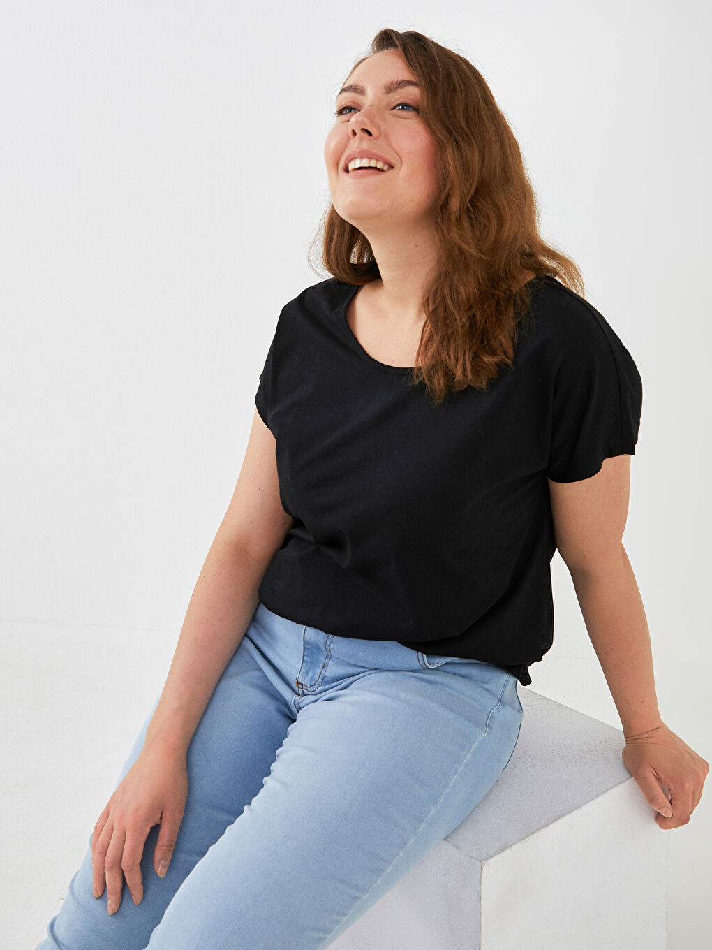 Siyah Bisiklet Yaka Düz Kısa Kollu Pamuklu Kadın Tişört-2