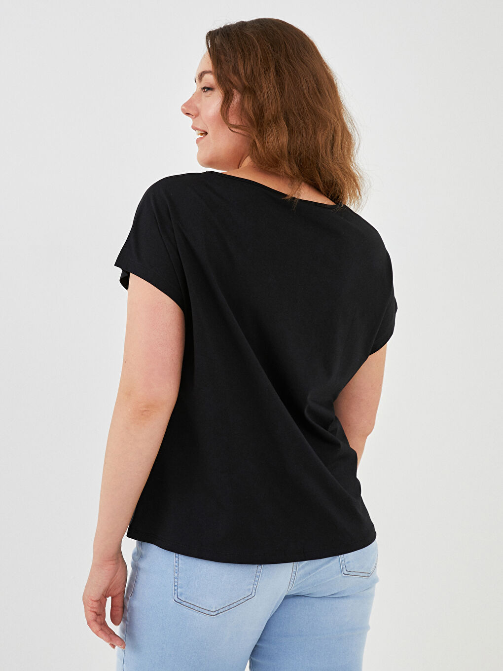 Siyah Bisiklet Yaka Düz Kısa Kollu Pamuklu Kadın Tişört-4