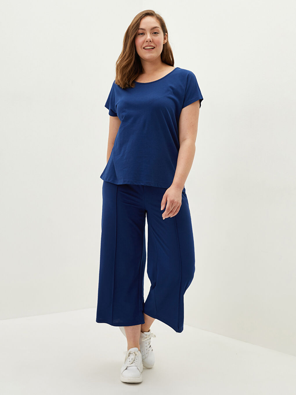 Lacivert Bisiklet Yaka Düz Kısa Kollu Pamuklu Kadın Tişört-3