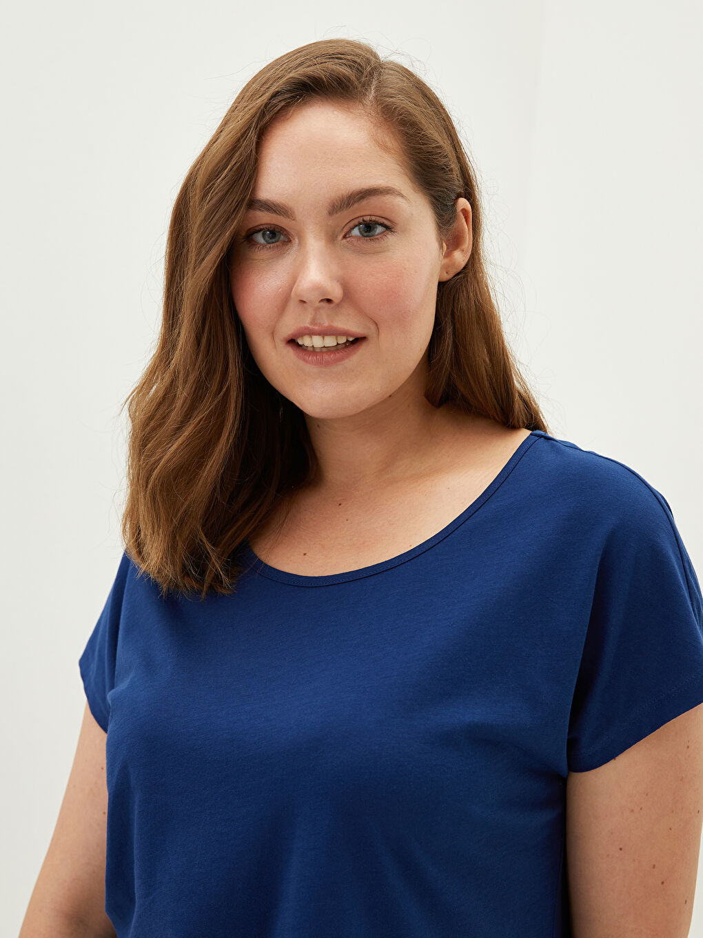 Lacivert Bisiklet Yaka Düz Kısa Kollu Pamuklu Kadın Tişört-4