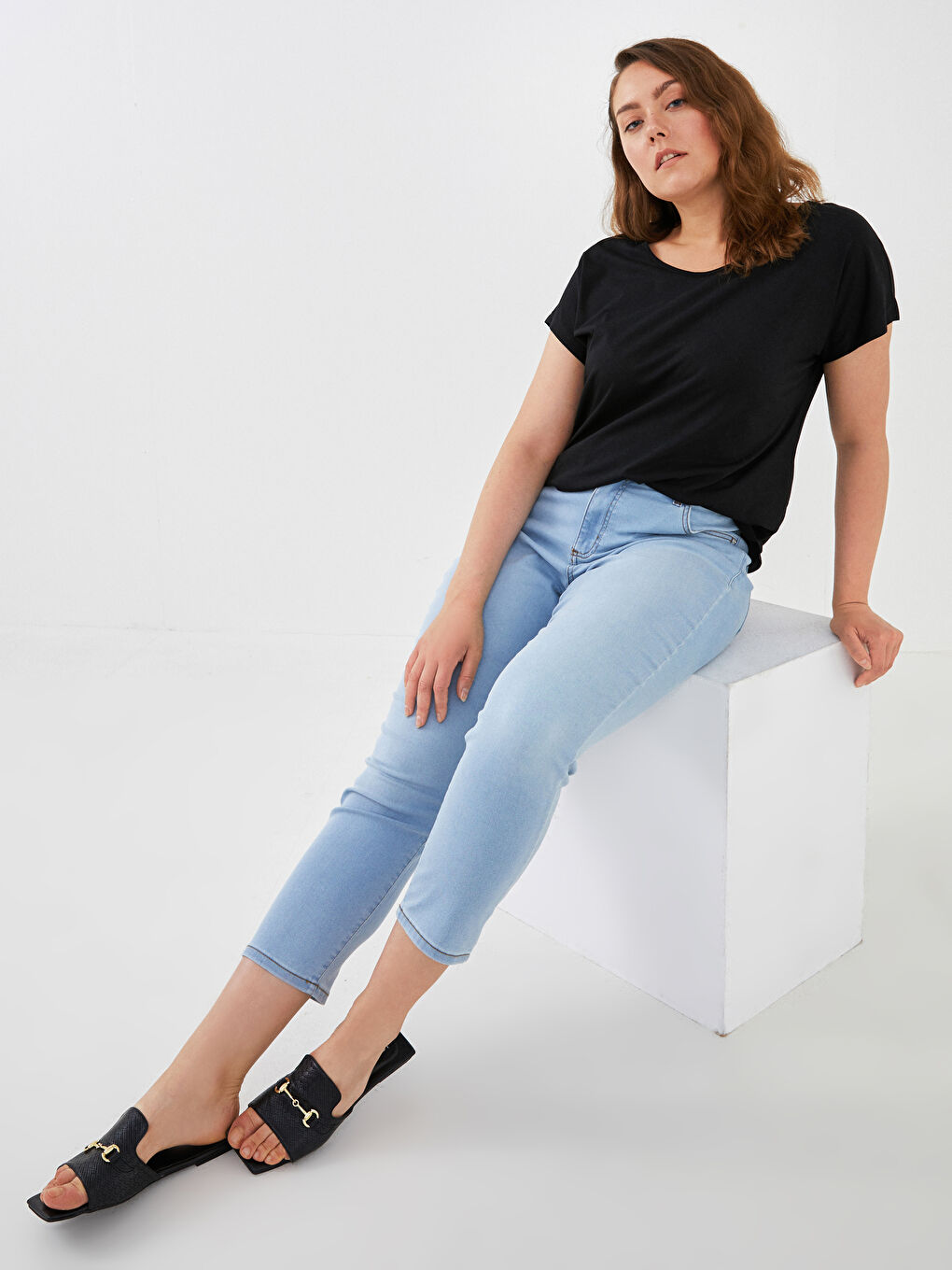 Siyah Bisiklet Yaka Düz Kısa Kollu Pamuklu Kadın Tişört-7