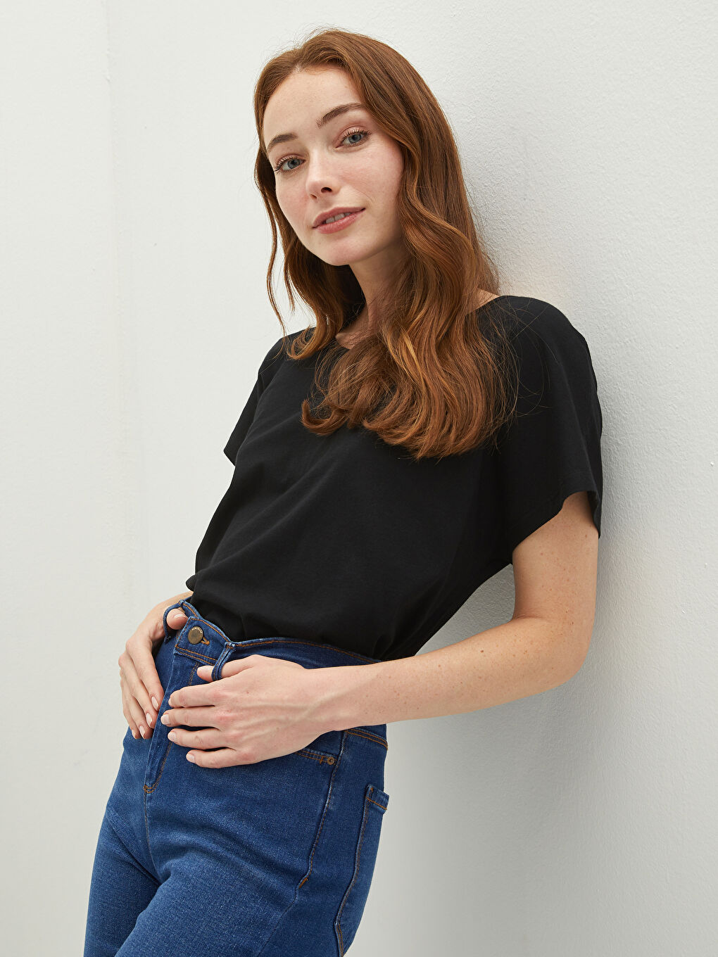 Siyah Bisiklet Yaka Düz Kısa Kollu Pamuklu Kadın Tişört-3