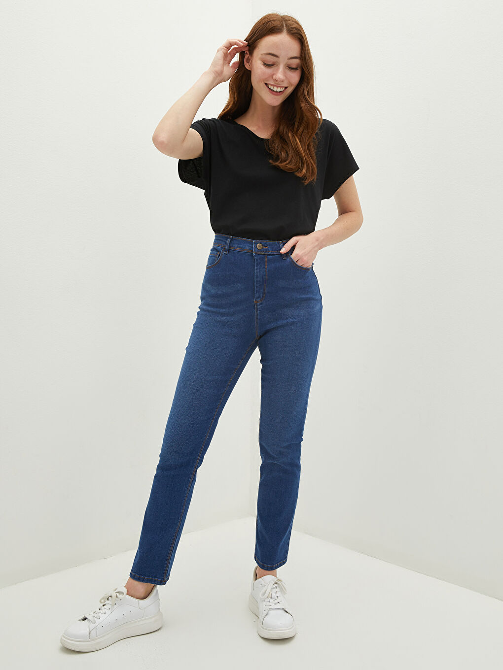 Siyah Bisiklet Yaka Düz Kısa Kollu Pamuklu Kadın Tişört-5