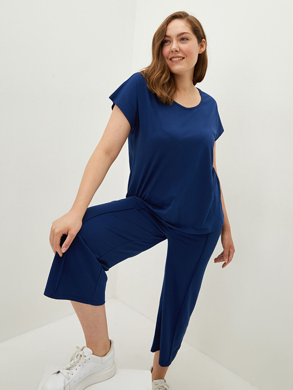 Lacivert Bisiklet Yaka Düz Kısa Kollu Pamuklu Kadın Tişört