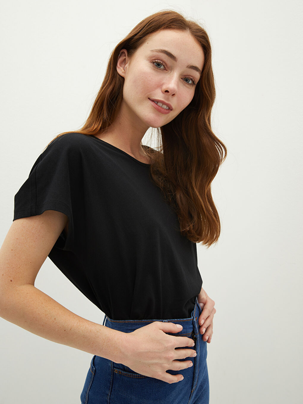 Siyah Bisiklet Yaka Düz Kısa Kollu Pamuklu Kadın Tişört-8