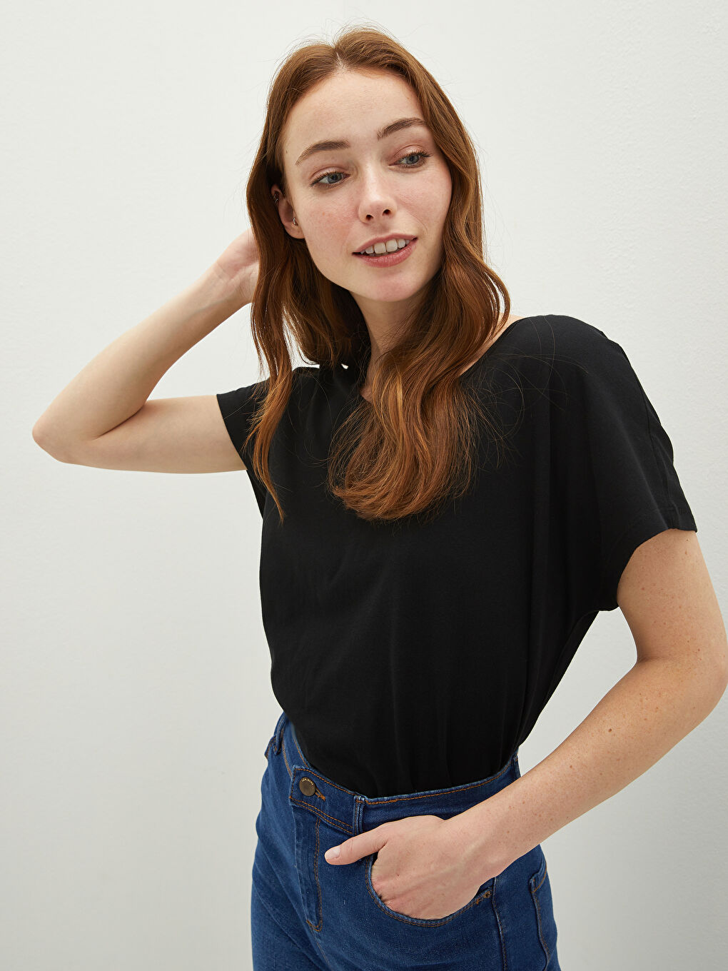 Siyah Bisiklet Yaka Düz Kısa Kollu Pamuklu Kadın Tişört-1