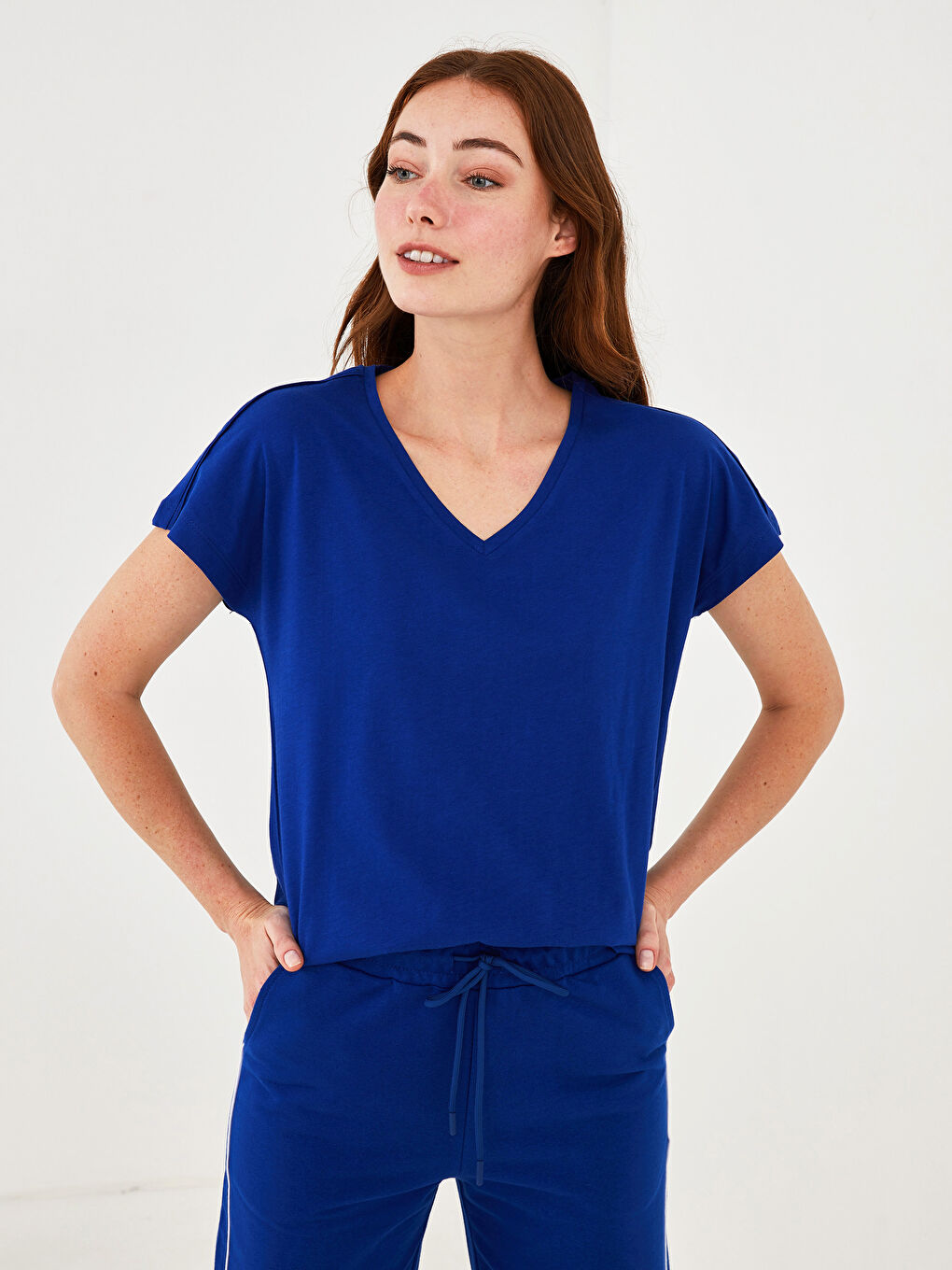Lacivert V  Yaka Düz Kısa Kollu Pamuklu Kadın Tişört-1
