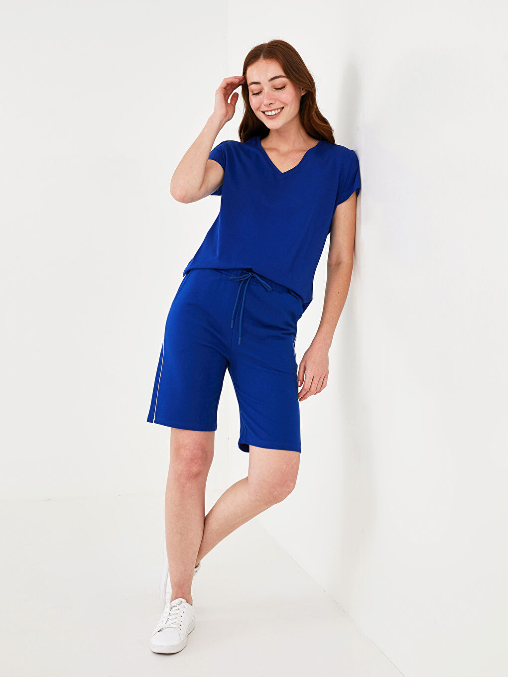 Lacivert V  Yaka Düz Kısa Kollu Pamuklu Kadın Tişört-2