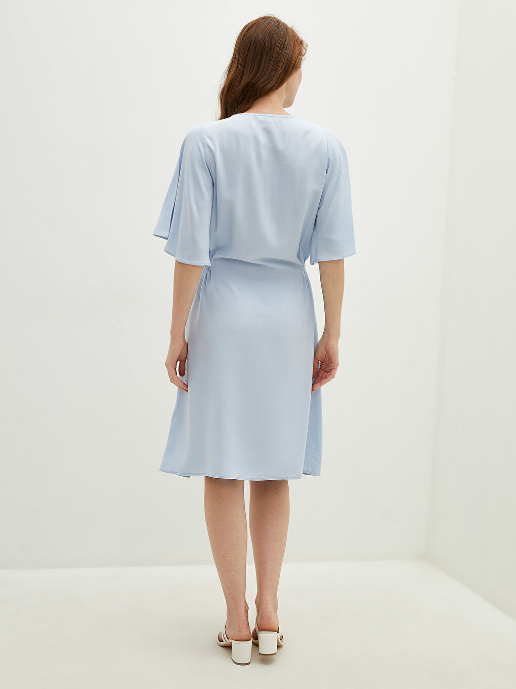 فستان فيسكوز بتصميم A-Line وأزرار أمامية وفتحة رقبة على شكل حرف V للنساء-4