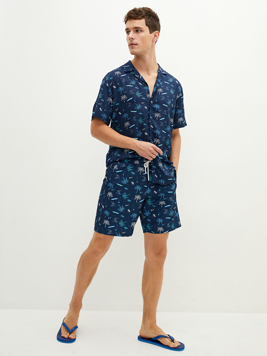 Lacivert Diz Hizası Boy Desenli Erkek Deniz Şortu