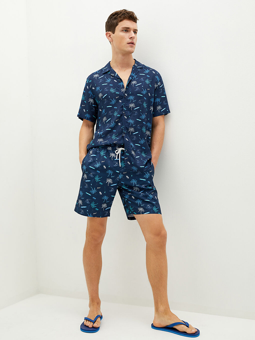 Lacivert Diz Hizası Boy Desenli Erkek Deniz Şortu-1