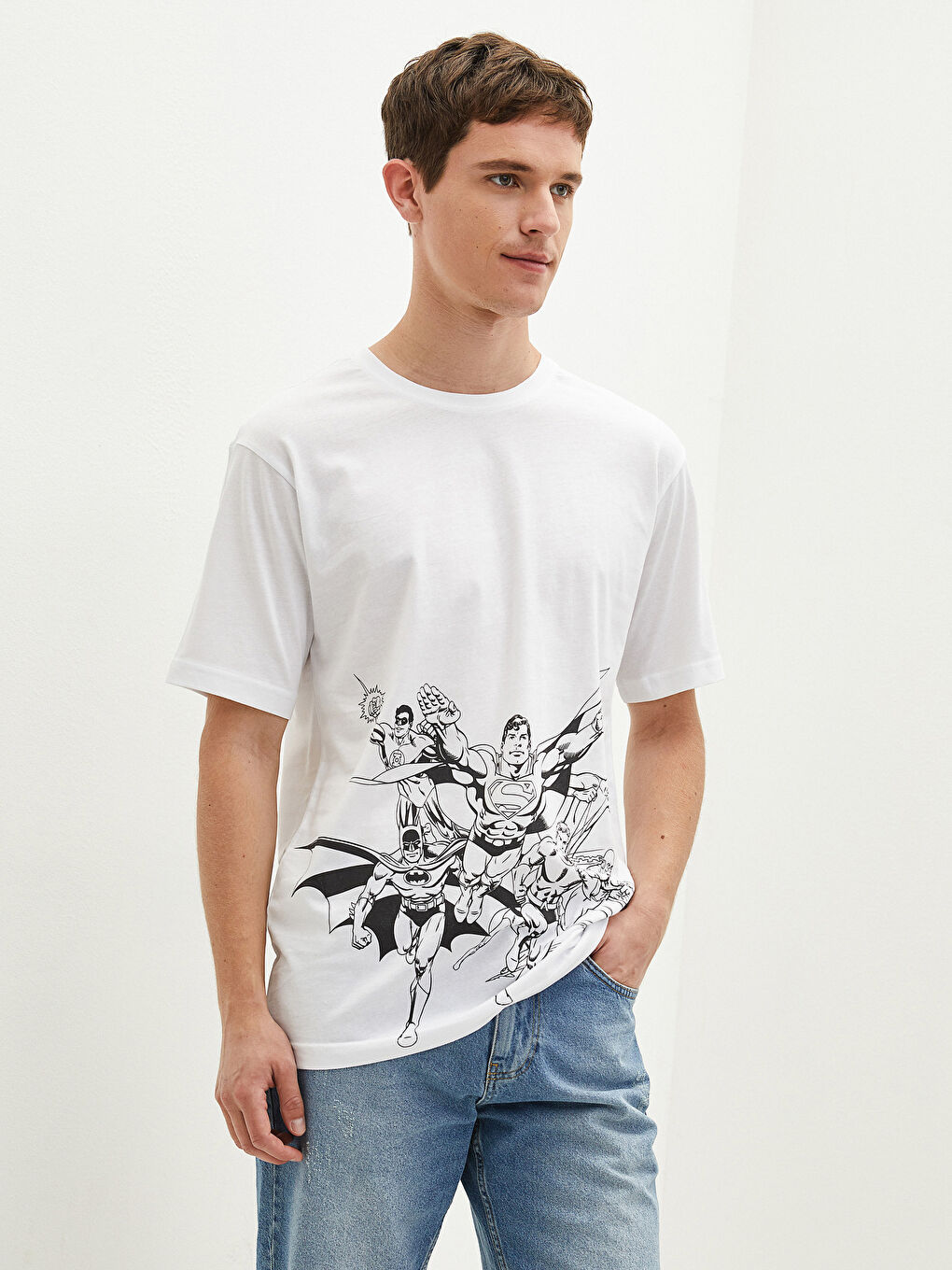 Beyaz Bisiklet Yaka Kısa Kollu Justice League Baskılı Penye Erkek Tişört-1