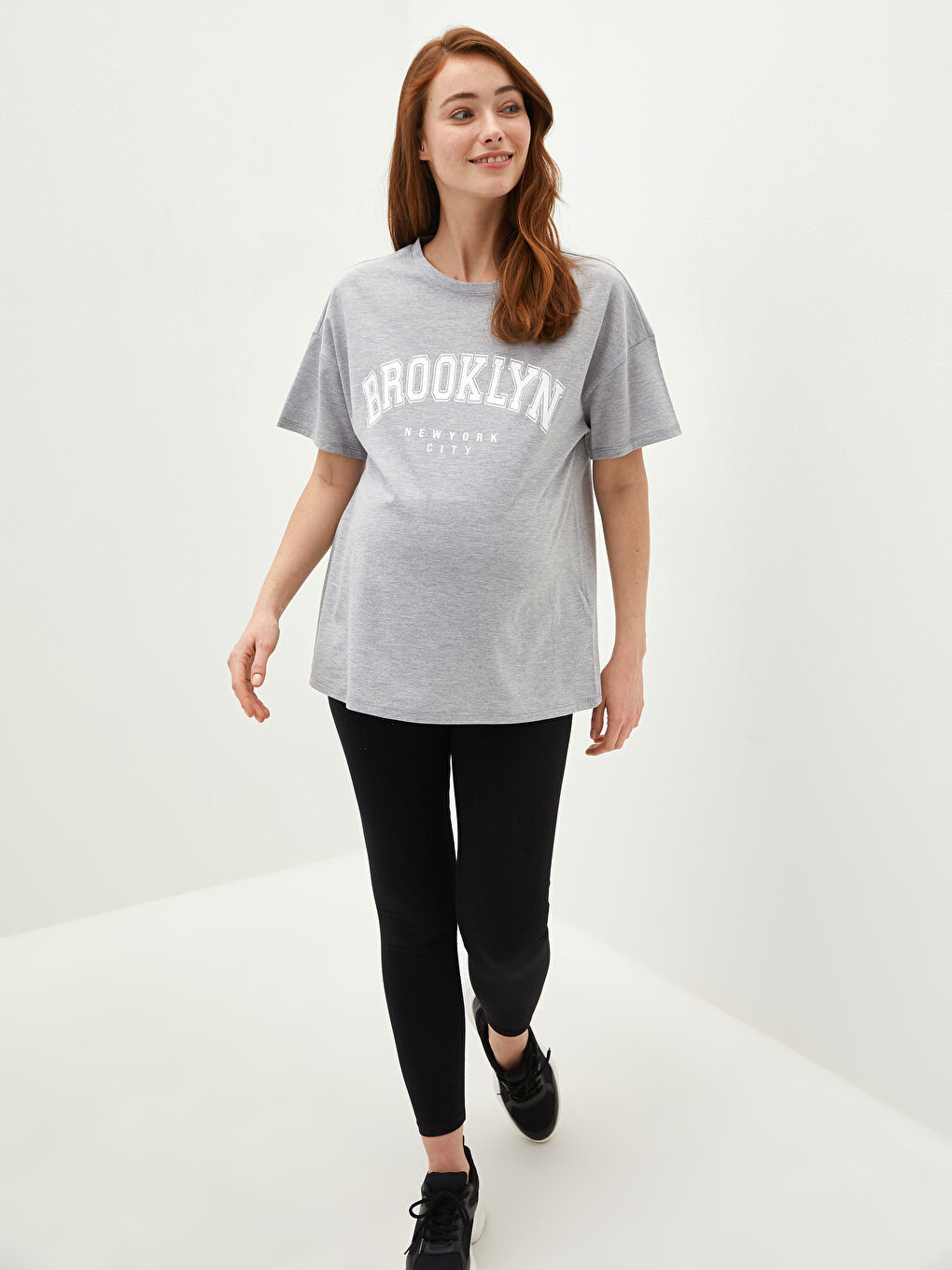 Gri Bisiklet Yaka Baskılı Kısa Kollu Hamile Tişört-1