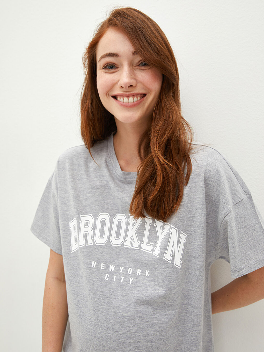 Gri Bisiklet Yaka Baskılı Kısa Kollu Hamile Tişört