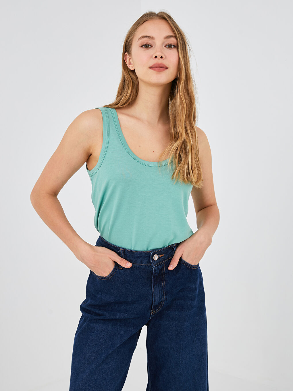 U Neck Plain Strappy Women's Tank Top