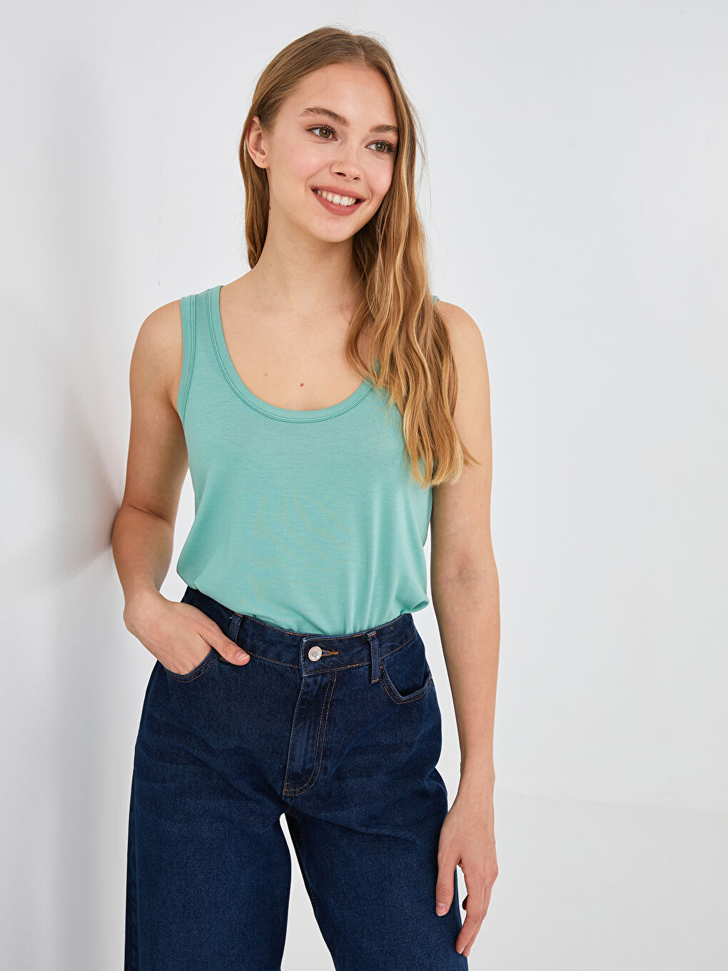 U Neck Plain Strappy Women's Tank Top-1