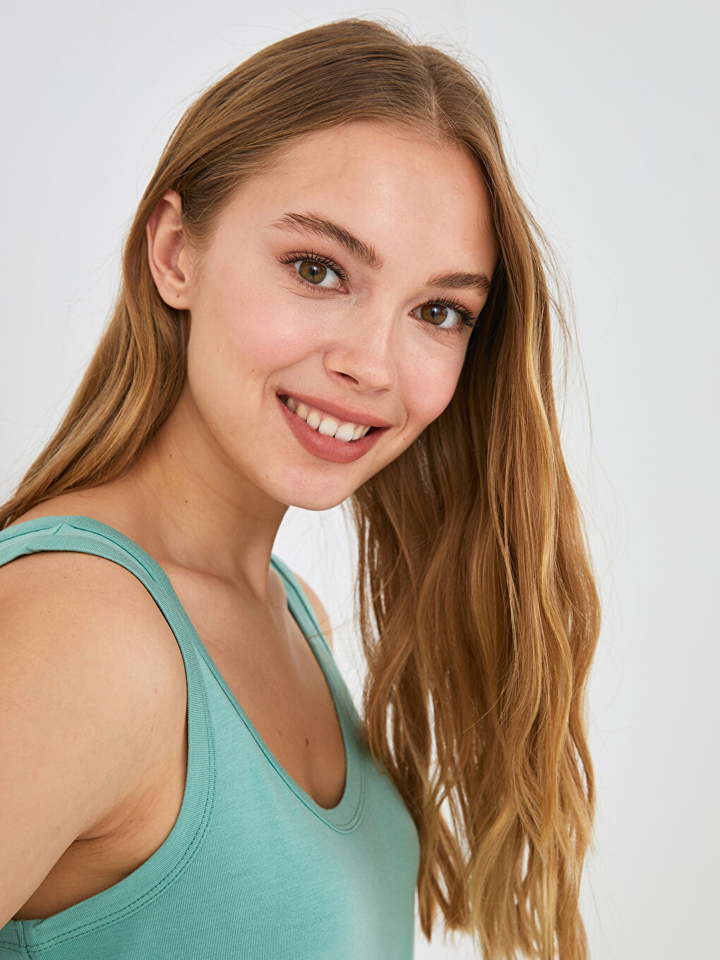 U Neck Plain Strappy Women's Tank Top-2