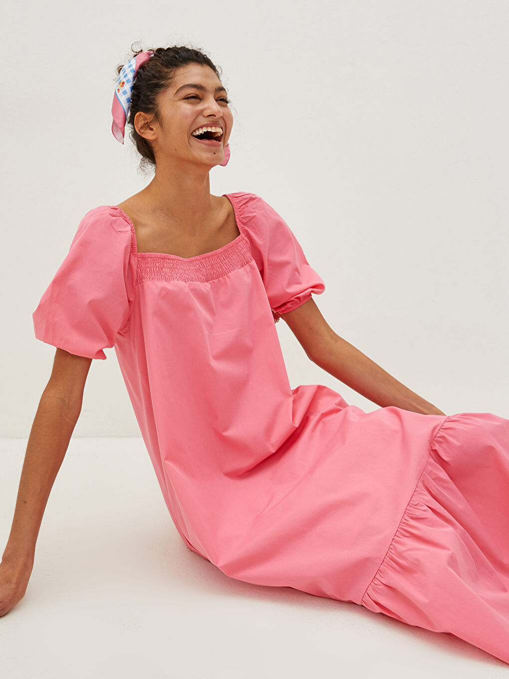Robe pour Femmes en Popeline à Col Carré Unie avec Manches Ballon-2