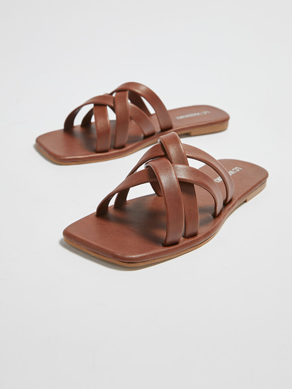 Kahverengi Deri Görünümlü Çapraz Bantlı Kadın Terlik-6