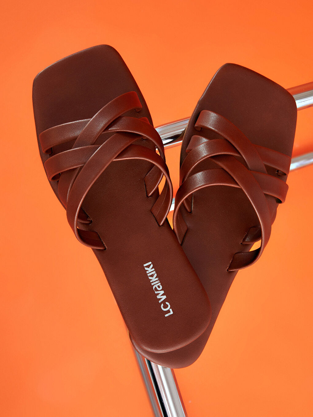 Kahverengi Deri Görünümlü Çapraz Bantlı Kadın Terlik-1