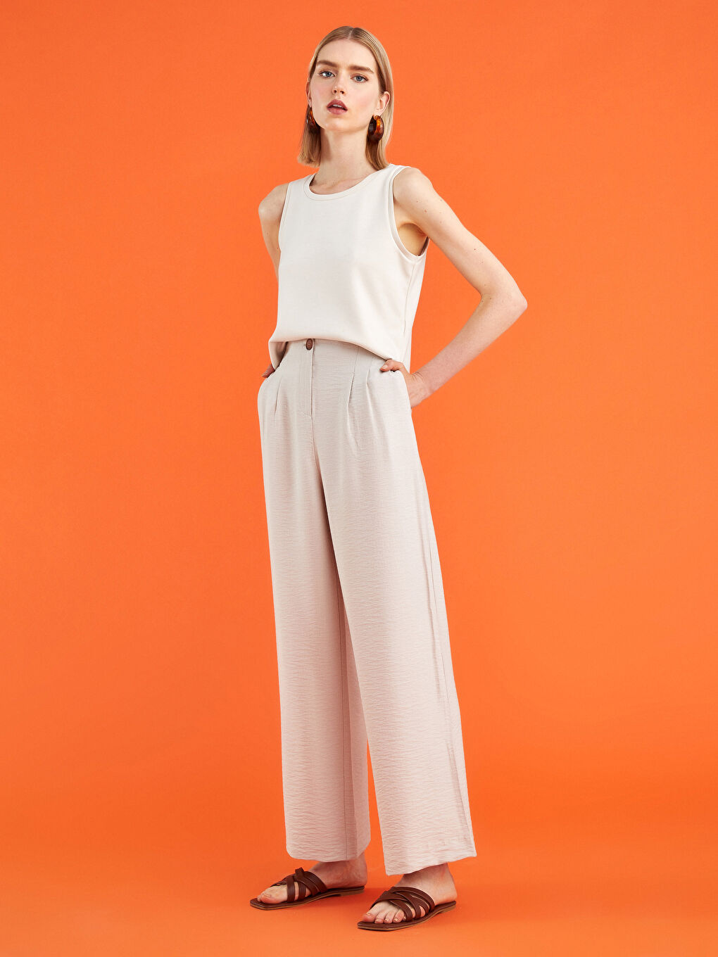 Kahverengi Deri Görünümlü Çapraz Bantlı Kadın Terlik-3