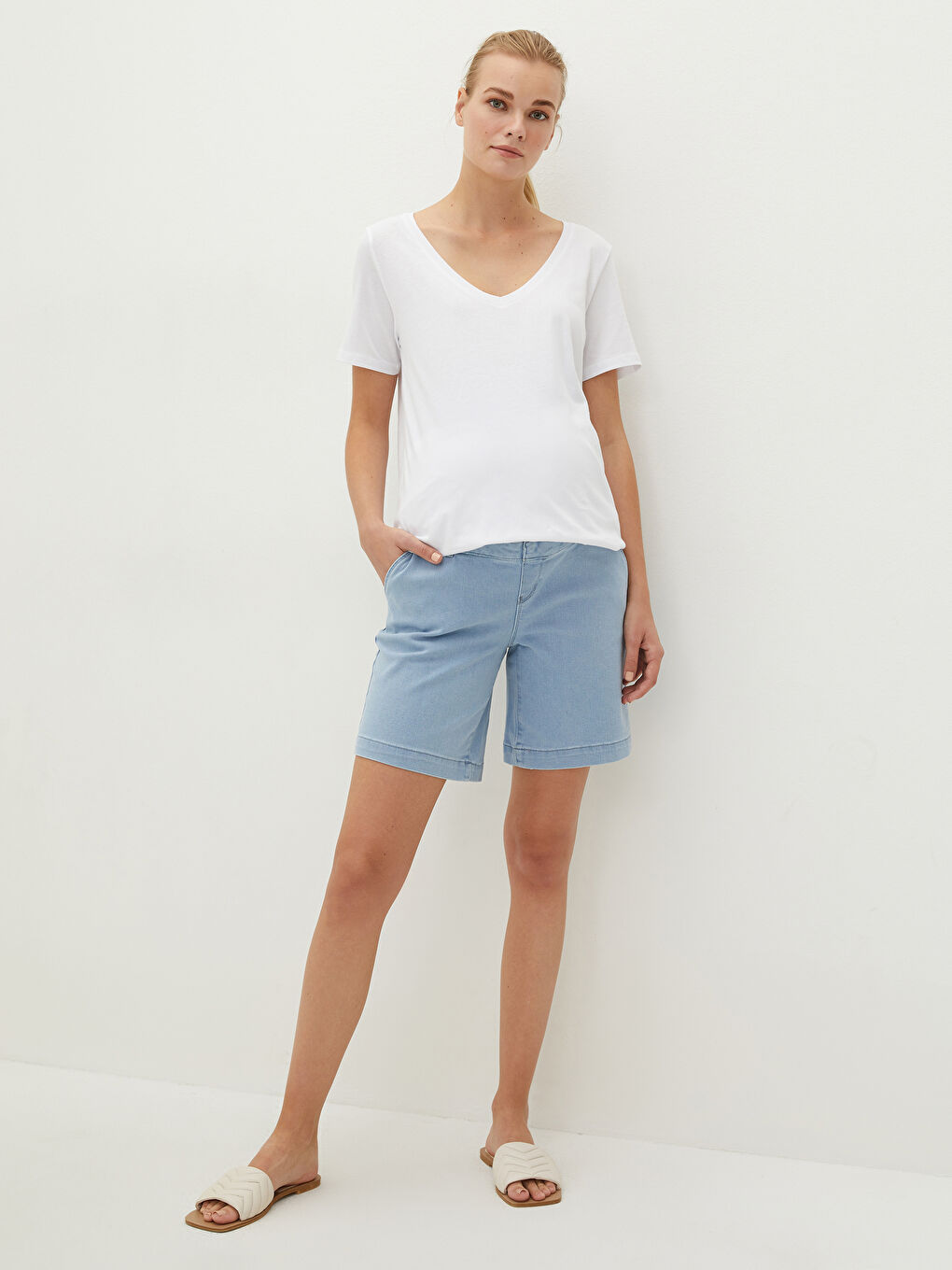 Umstandsshorts aus Jeansstoff mit Bauchband, schlichtem Muster und Taschen-2