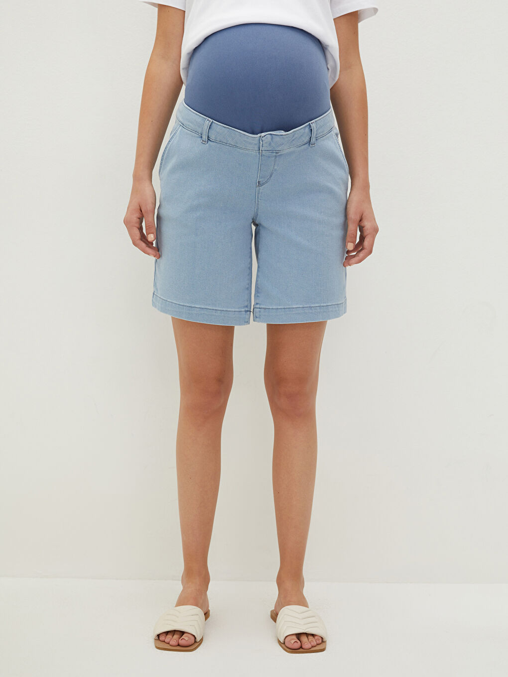 Umstandsshorts aus Jeansstoff mit Bauchband, schlichtem Muster und Taschen-3