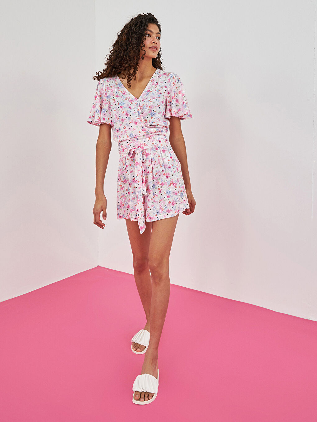 شورت فيسكوز مُزهر بوسط مطاطي للسيدات-3