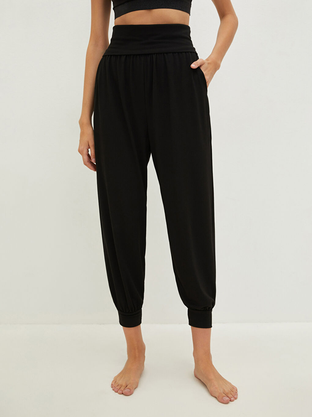 Elastic Waist Regular Pocket Detailed Women's Sports Sweatpants-10