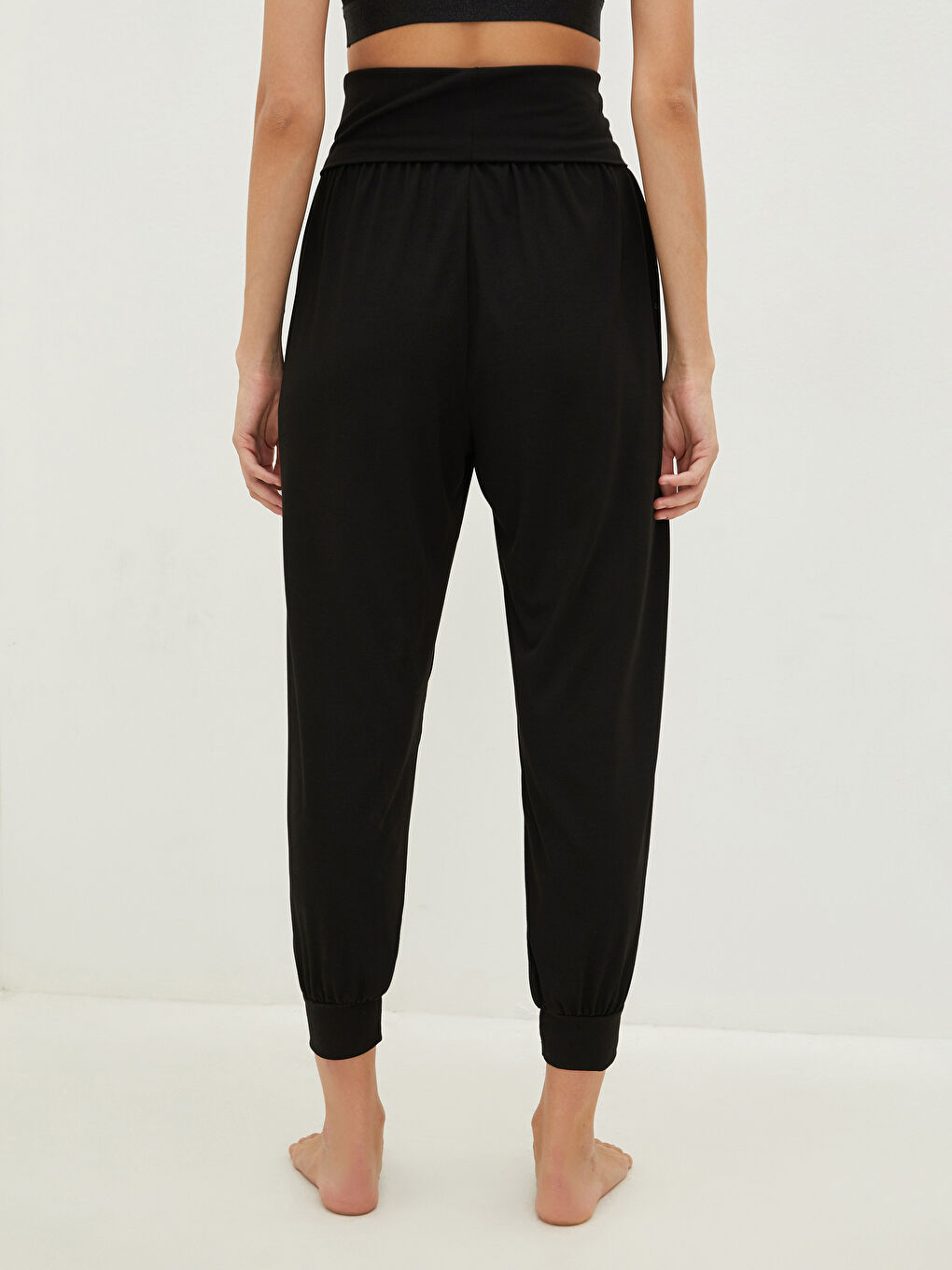 Elastic Waist Regular Pocket Detailed Women's Sports Sweatpants-11