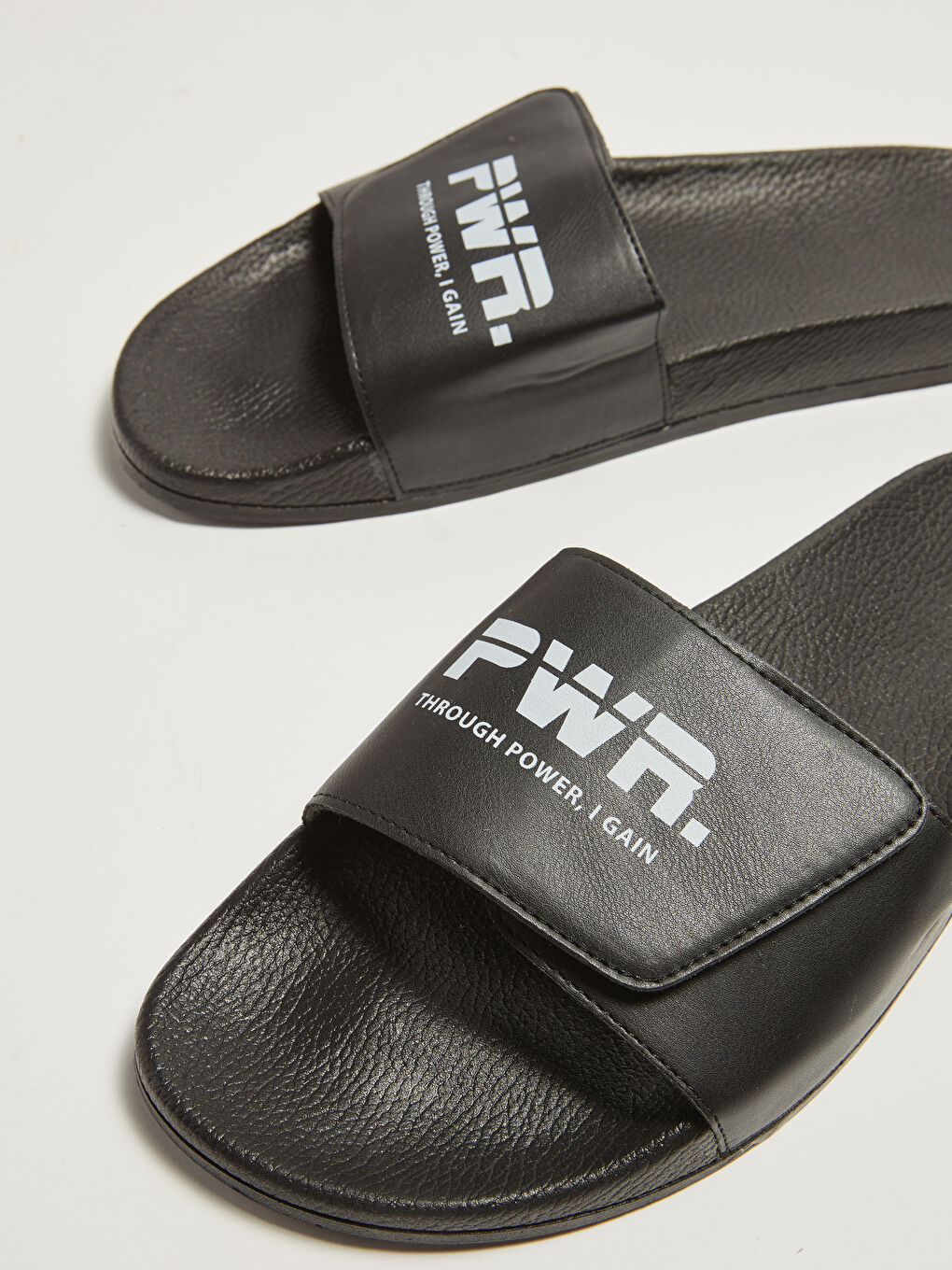 Siyah Slogan Baskılı Cırt Cırtlı Tek Bantlı Erkek Terlik-4