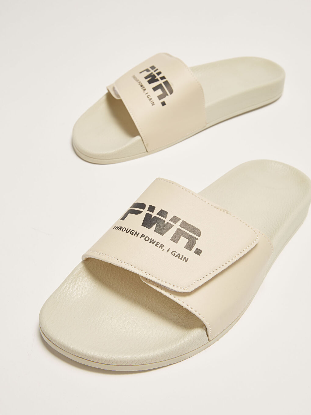 Ekru Slogan Baskılı Cırt Cırtlı Tek Bantlı Erkek Terlik-3