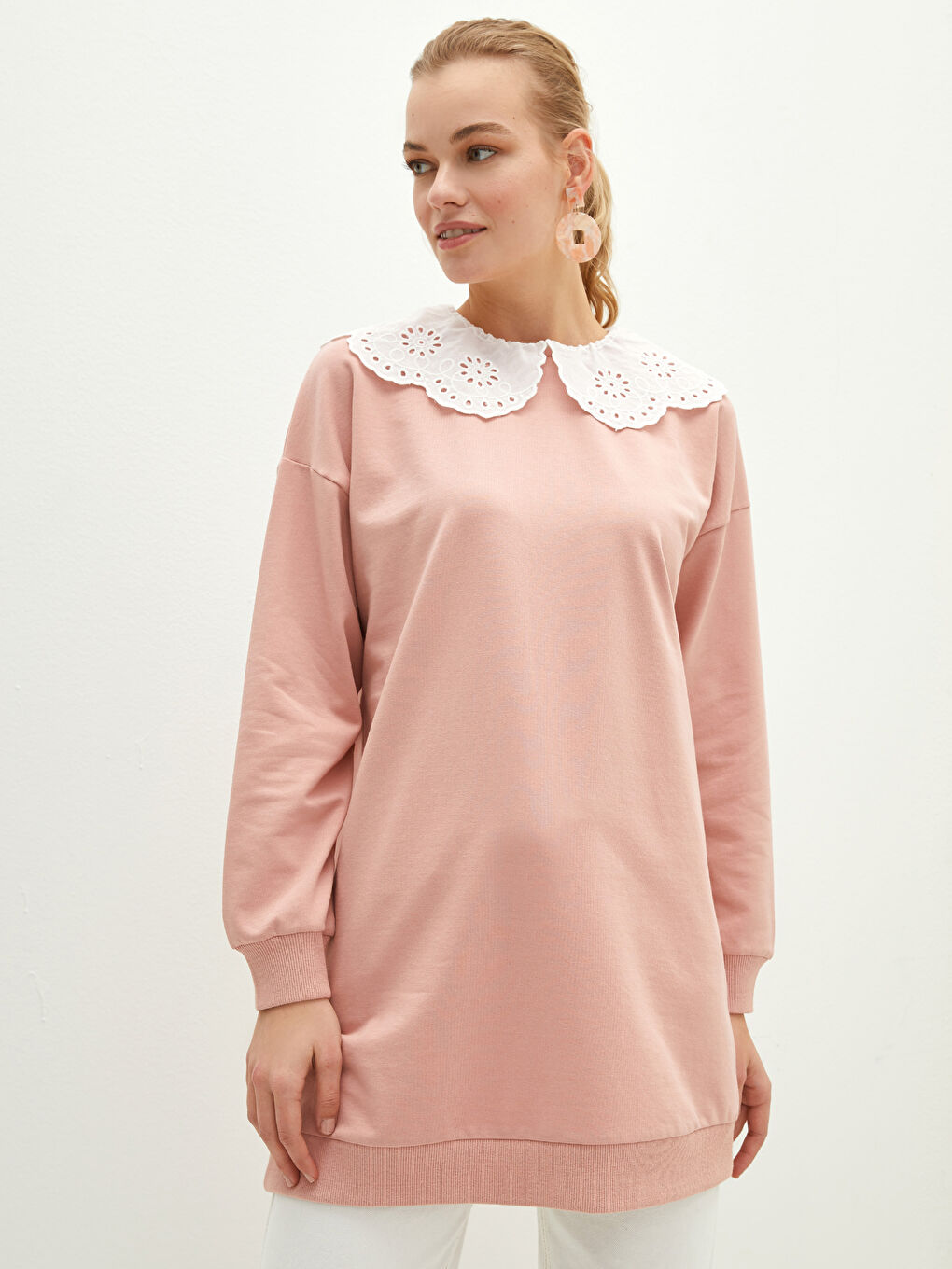 Свитшот-туника с большим воротником, вышитый, с длинным рукавом для женщин