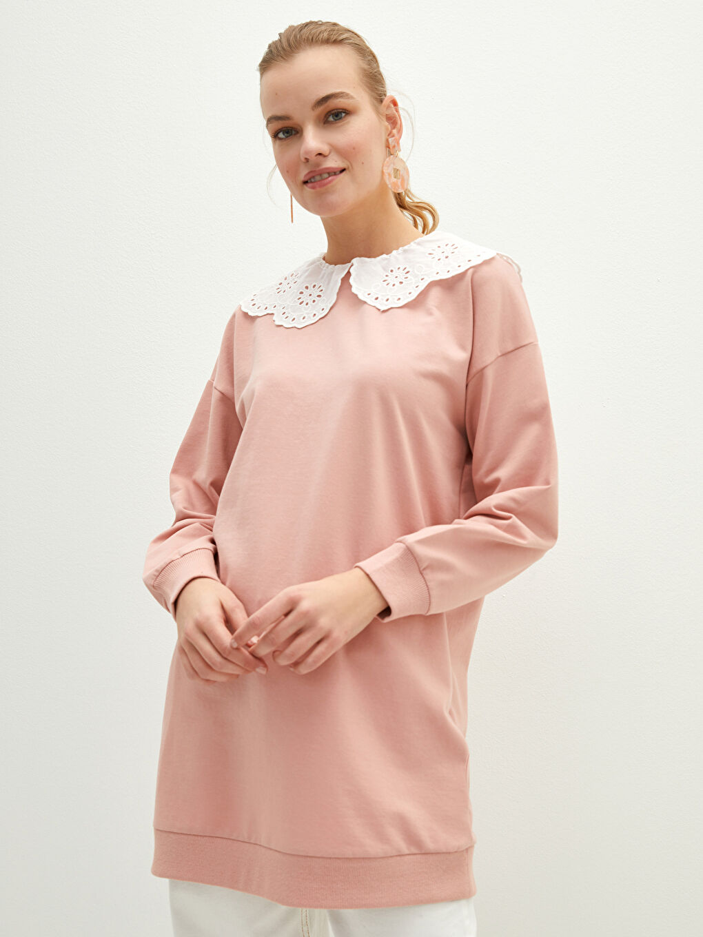 Свитшот-туника с большим воротником, вышитый, с длинным рукавом для женщин-1
