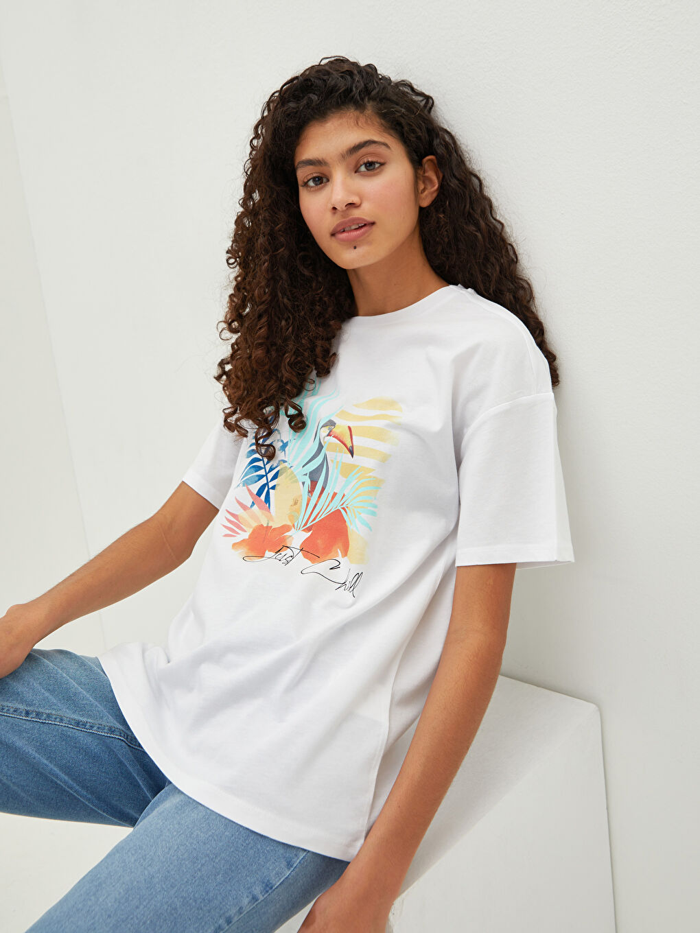 Beyaz Bisiklet Yaka Baskılı Kısa Kollu Kadın Tişört-7