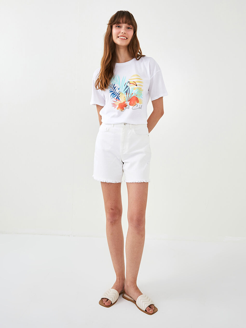 Beyaz Bisiklet Yaka Baskılı Kısa Kollu Kadın Tişört-4