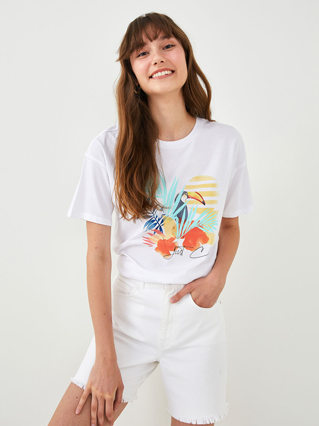 Beyaz Bisiklet Yaka Baskılı Kısa Kollu Kadın Tişört