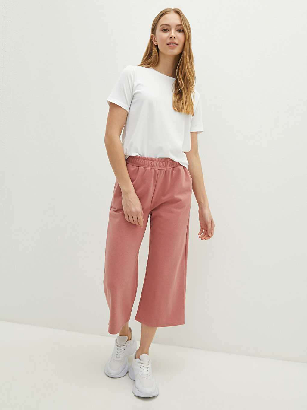 بنطلون كابري بخصر مرن وجيوب مسطحة للسيدات