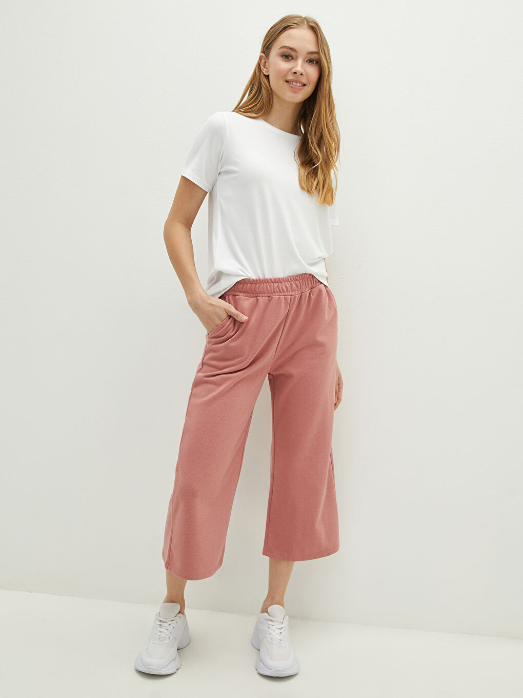 بنطلون كابري بخصر مرن وجيوب مسطحة للسيدات-1