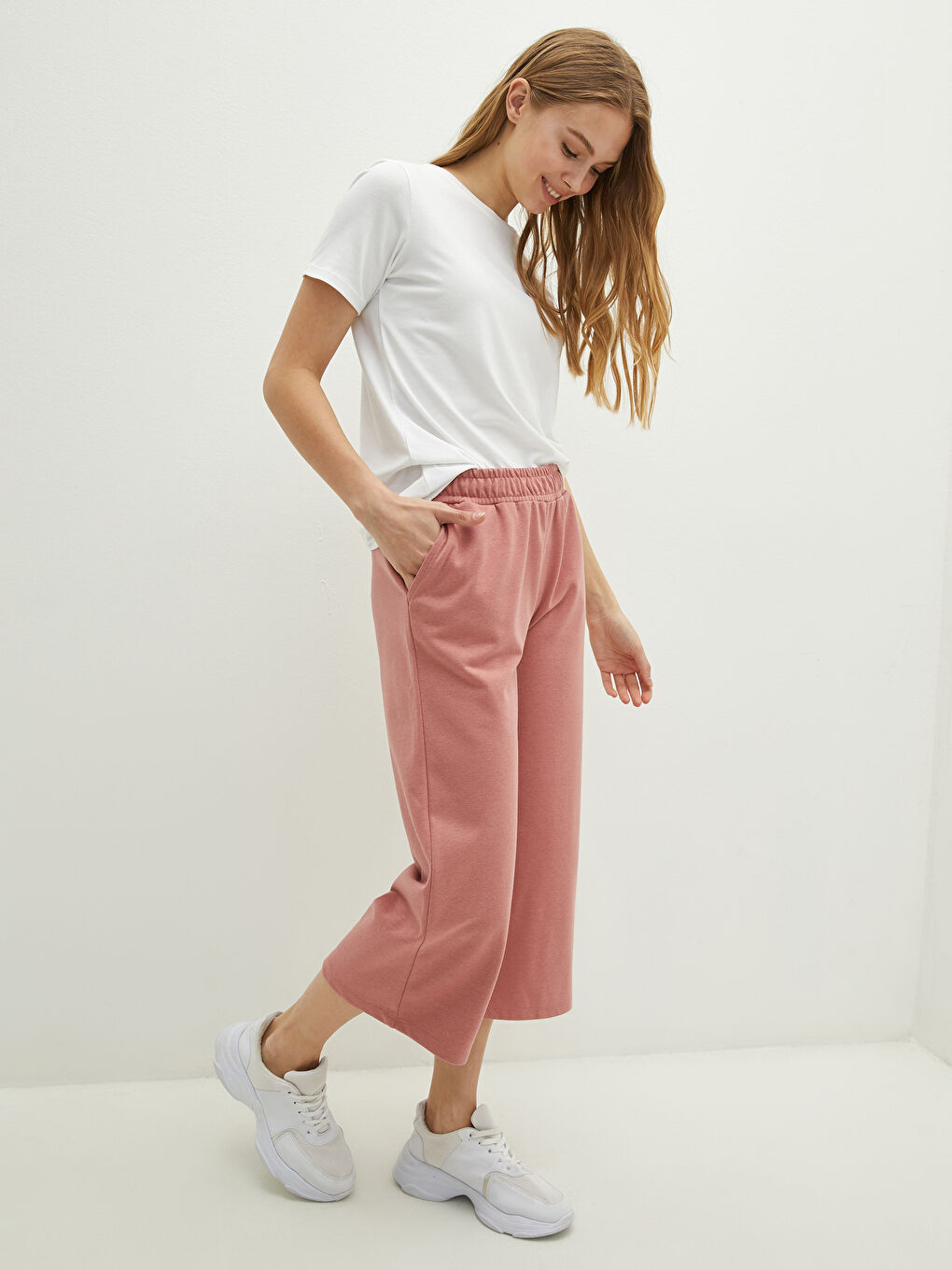 بنطلون كابري بخصر مرن وجيوب مسطحة للسيدات-2