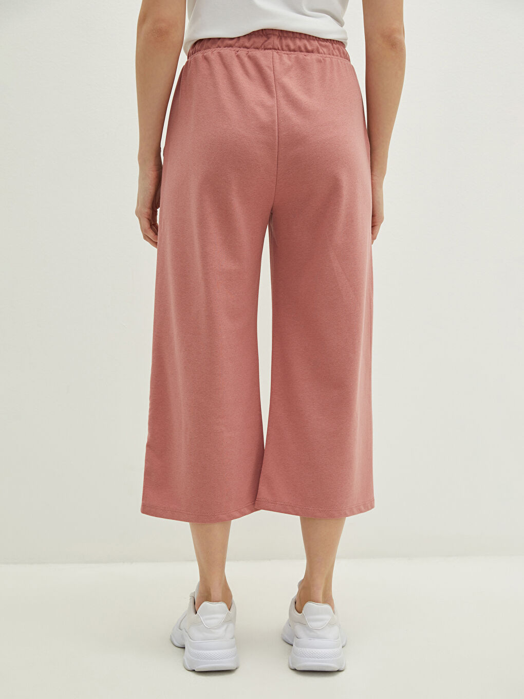 بنطلون كابري بخصر مرن وجيوب مسطحة للسيدات-4