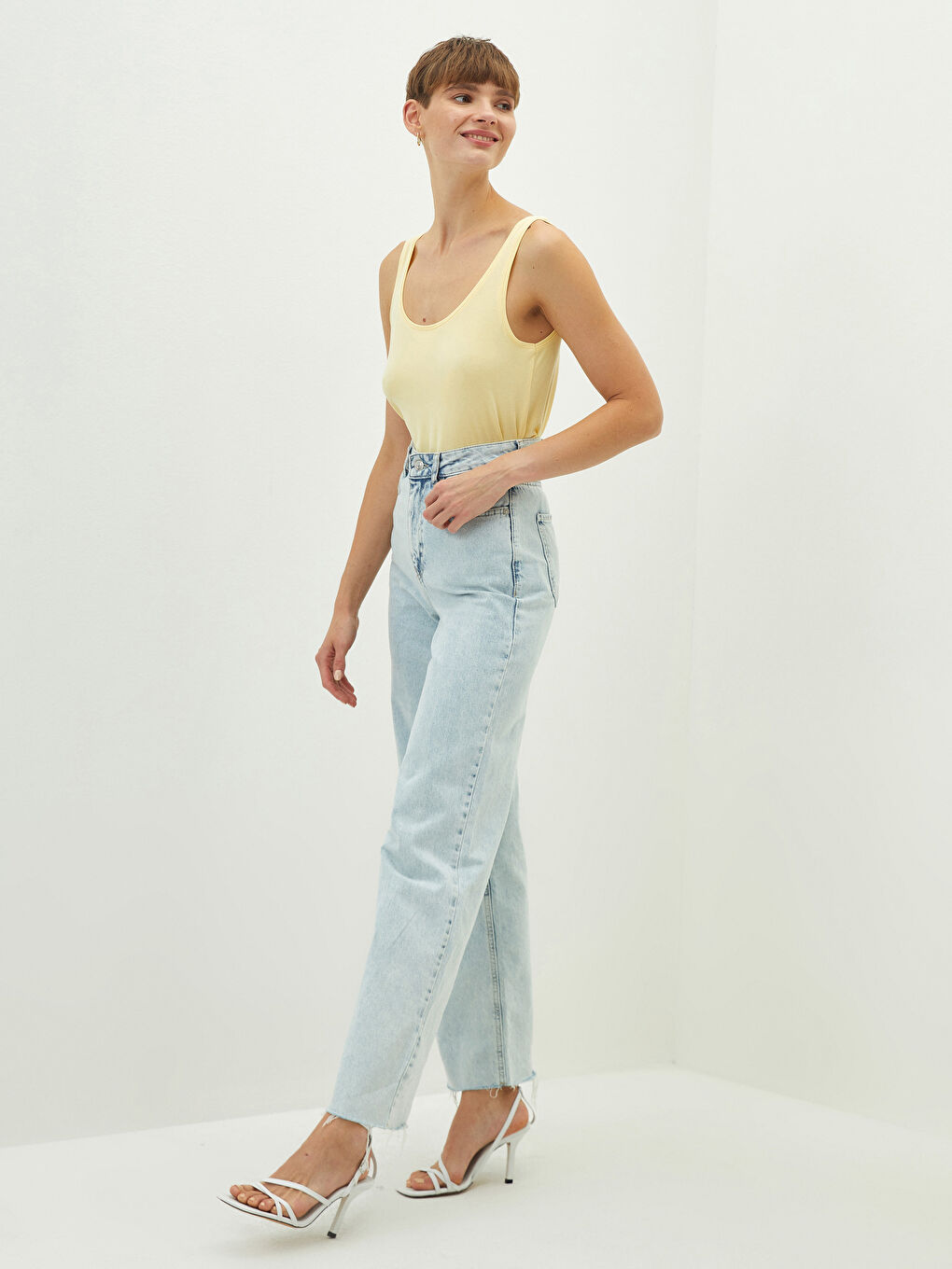 Sarı U Yaka Düz Askılı Kadın Atlet-2