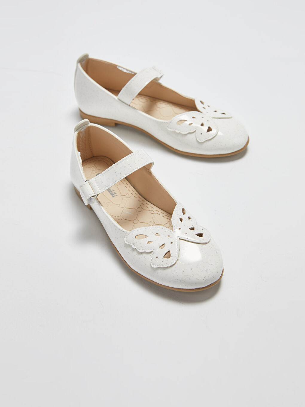 Beyaz Deri Görünümlü Cırt Cırtlı Kız Çocuk Babet-2