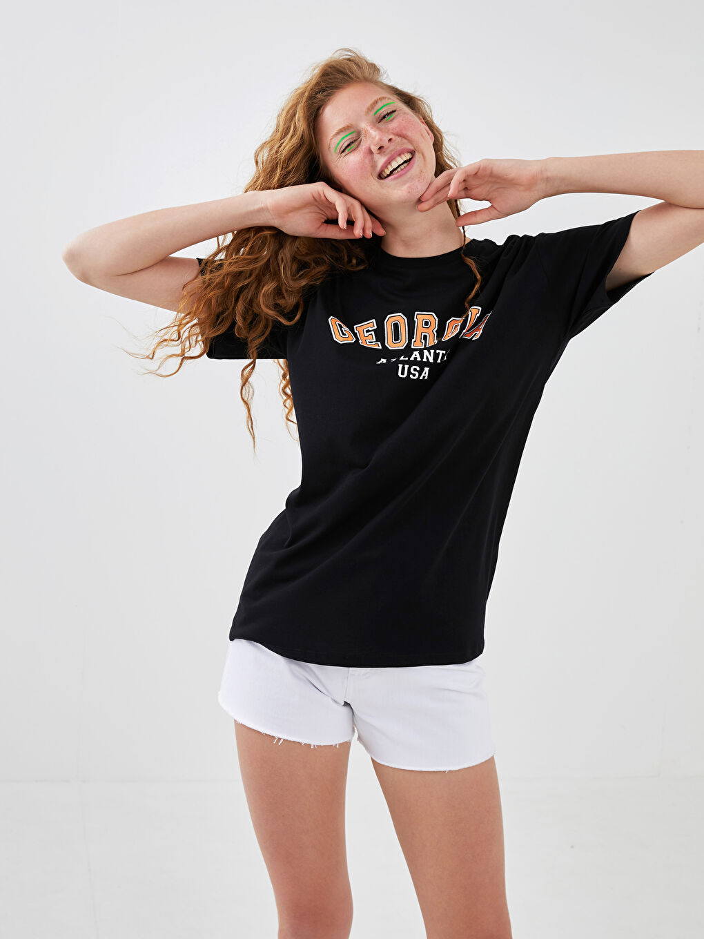 Siyah Bisiklet Yaka Baskılı Kısa Kollu Kadın Tişört-2